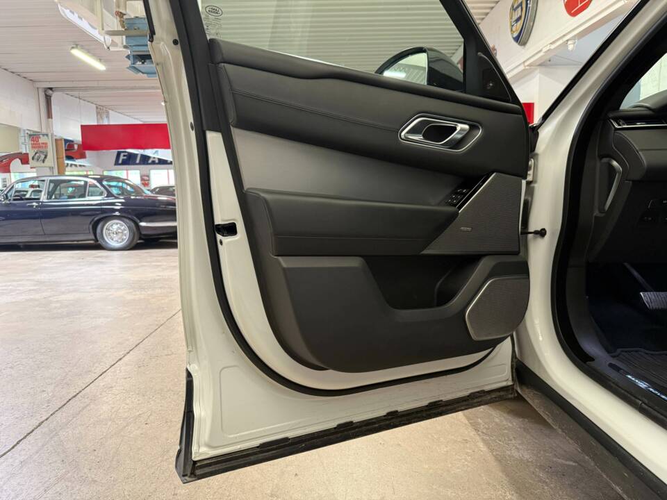 Image 6/18 of Land Rover Range Rover Velar SVAutobiography (2019)