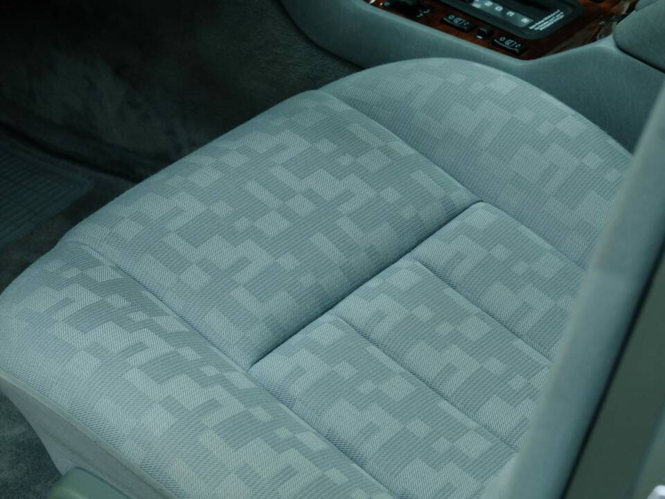 Bild 47/50 von Mercedes-Benz 300 SE (1992)