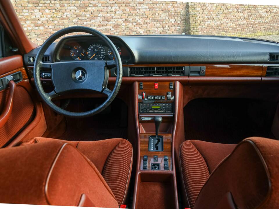 Image 23/50 de Mercedes-Benz 280 S (1988)