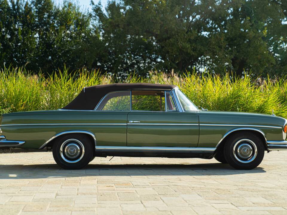 Imagen 5/50 de Mercedes-Benz 220 SE b (1964)