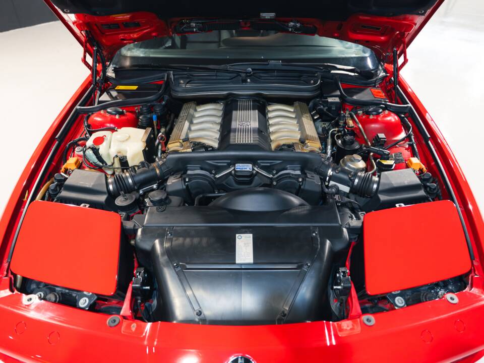 Image 17/33 of BMW 850i (1991)