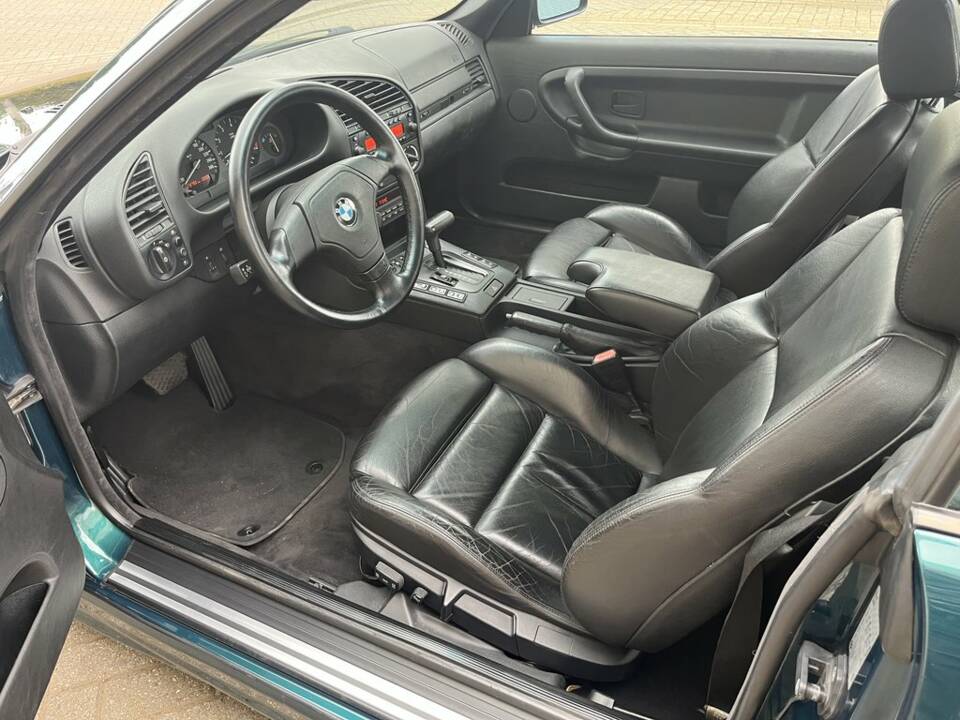 Image 2/8 of BMW 325i (1995)