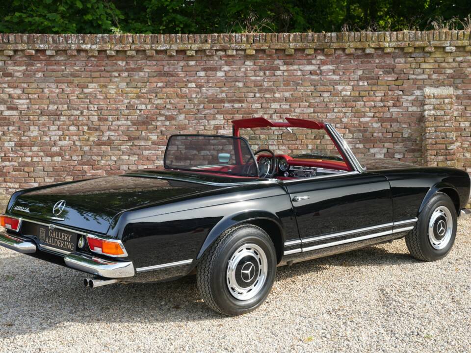 Image 43/50 of Mercedes-Benz 280 SL (1969)