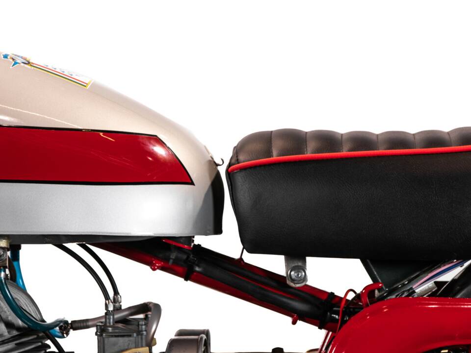 Image 7/34 of MV Agusta 250 Bicilindrica (1970)