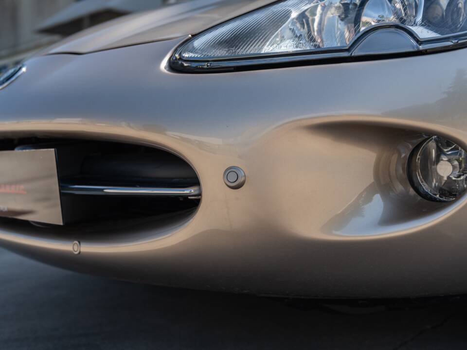 Image 29/91 de Jaguar XK8 4.0 (2000)