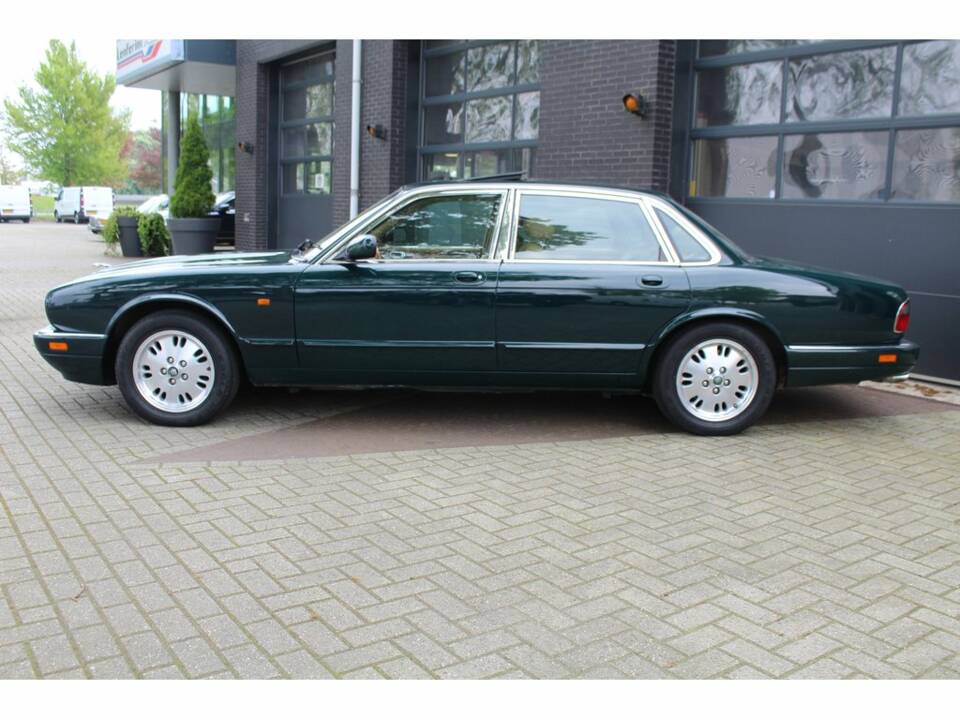 Bild 7/8 von Jaguar XJ6 3.2 Sovereign (1995)