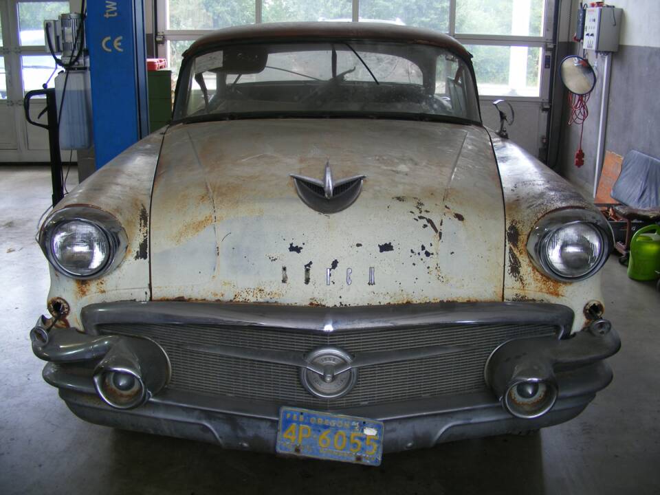 Image 2/56 of Buick 40 Special (1956)