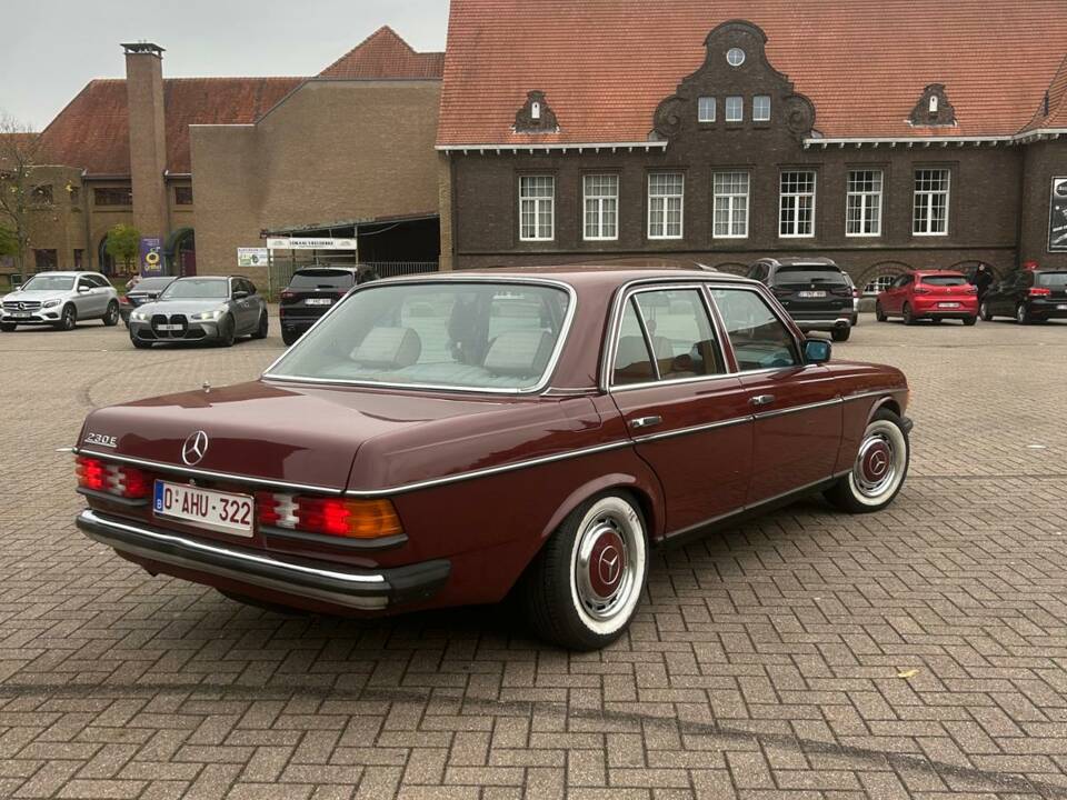 Bild 5/11 von Mercedes-Benz 230 E (1982)