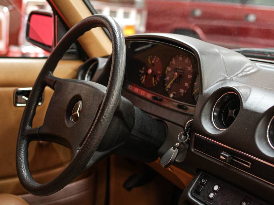 Bild 36/54 von Mercedes-Benz 250 T (1979)