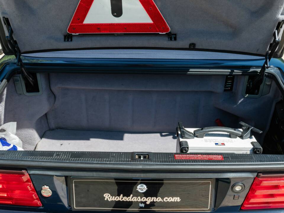 Image 42/45 of Mercedes-Benz 500 SL (1990)