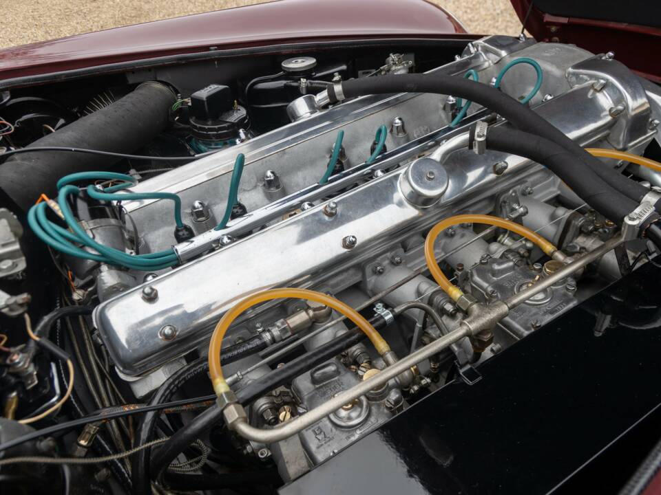 Image 11/50 de Aston Martin DB 5 Vantage (1965)