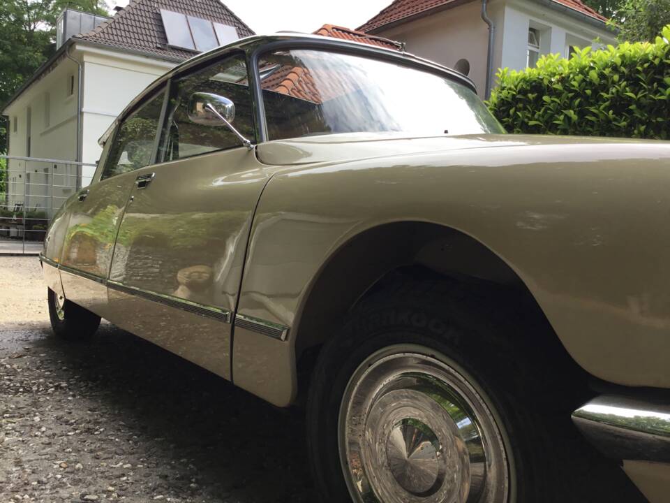 Image 4/82 de Citroën DS 20 (1974)
