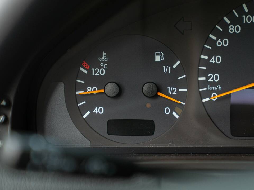 Afbeelding 50/50 van Mercedes-Benz E 430 (2000)
