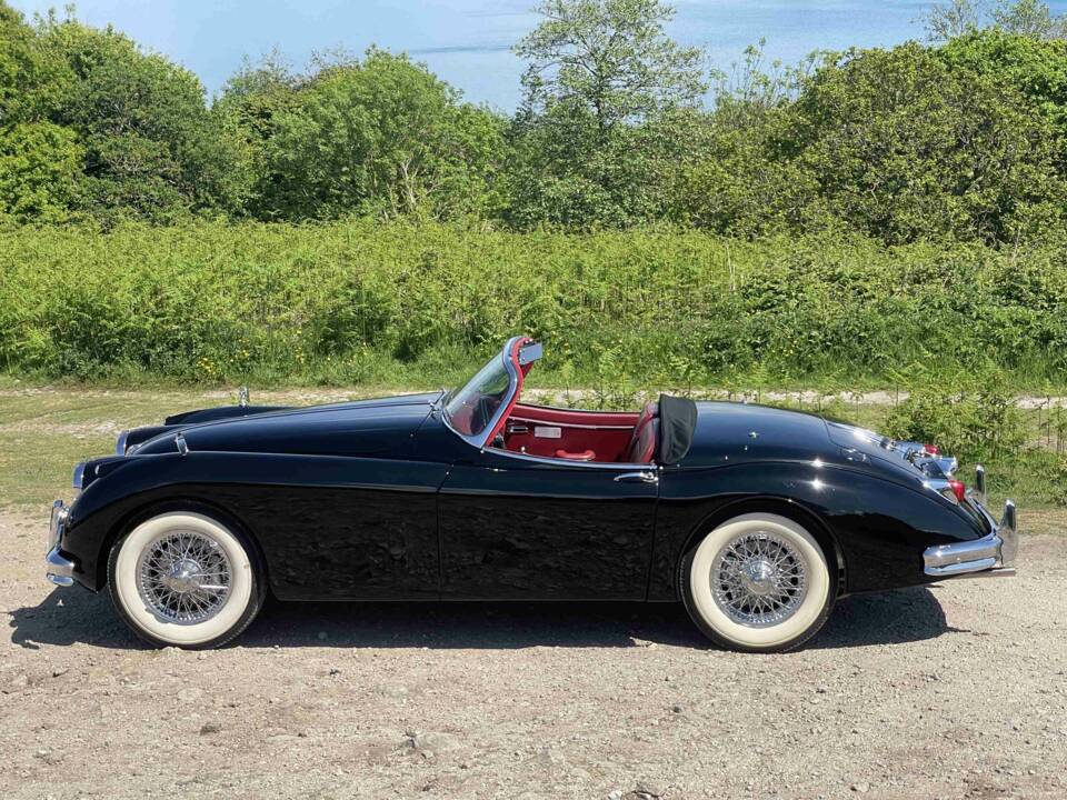 Image 2/12 of Jaguar XK 150 OTS (1958)