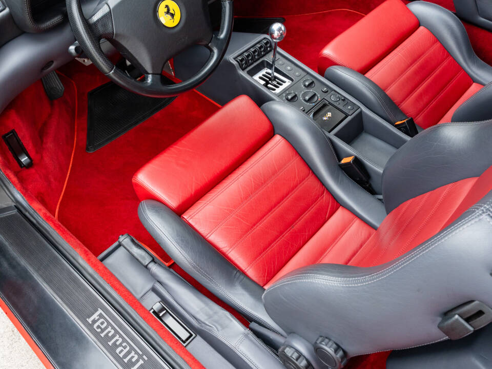 Imagen 40/89 de Ferrari F 355 Berlinetta (1996)