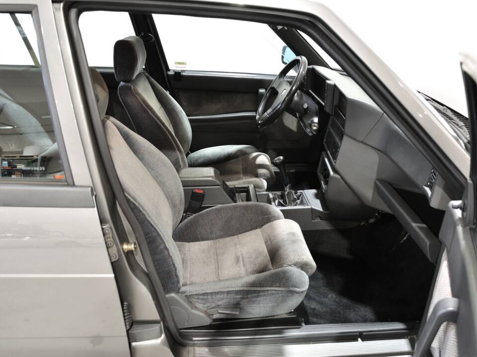 Bild 33/34 von Alfa Romeo 75 2.0 Twin Spark (1988)