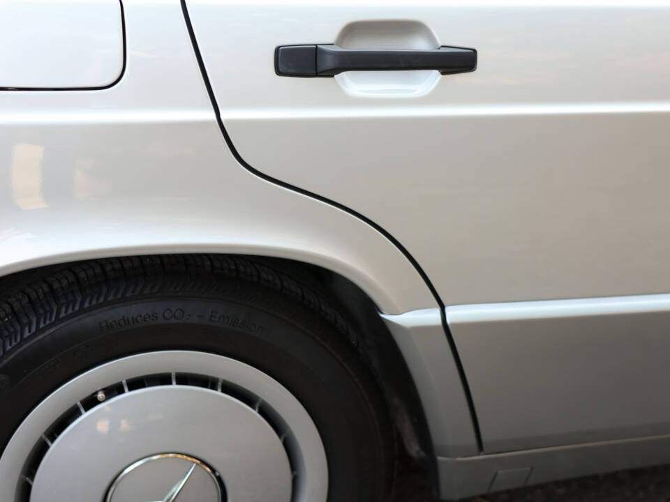 Immagine 98/100 di Mercedes-Benz 190 E 2.3 (1992)