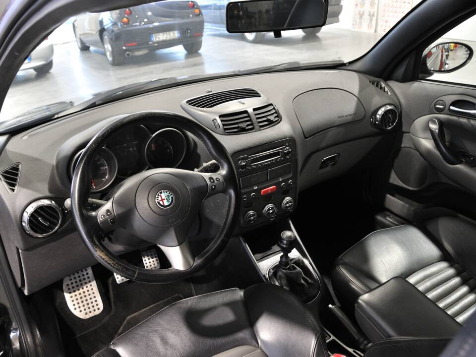 Image 21/27 of Alfa Romeo 147 3.2 GTA (2002)