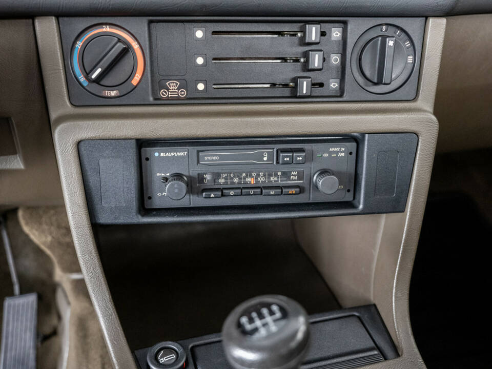 Immagine 12/25 di BMW 520i (1984)