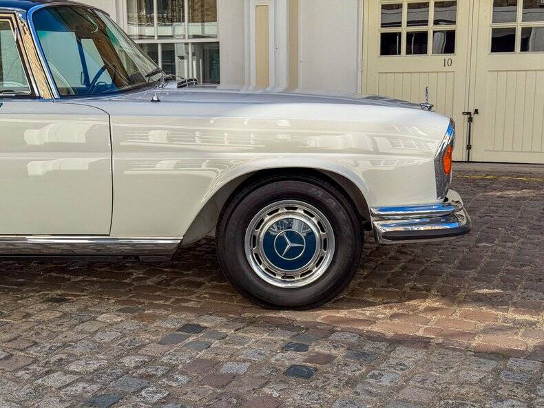 Bild 37/50 von Mercedes-Benz 280 SE 3,5 (1971)