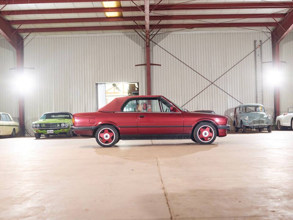 Image 9/45 of BMW 320i (1990)