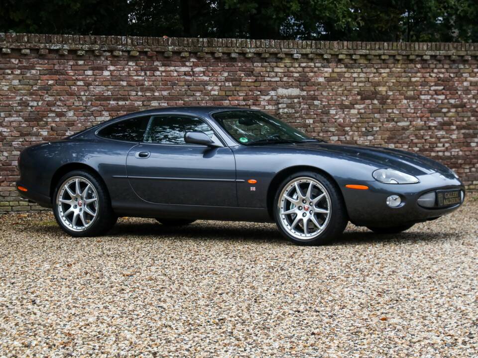 Immagine 37/50 di Jaguar XK8 4.0 (2002)