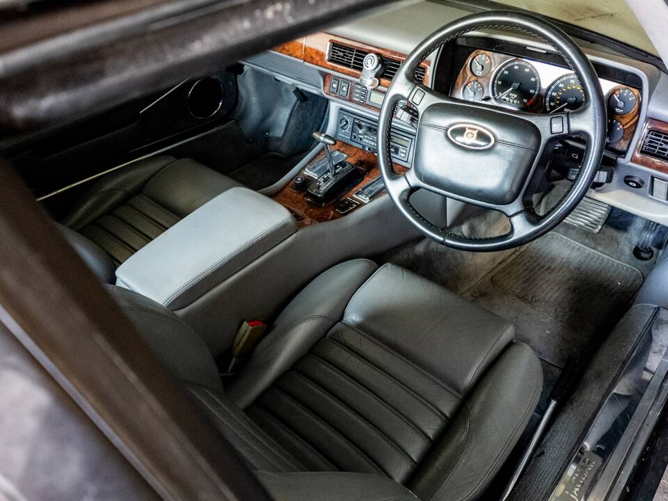 Image 9/34 of Jaguar XJS 5.3 V12 (1992)