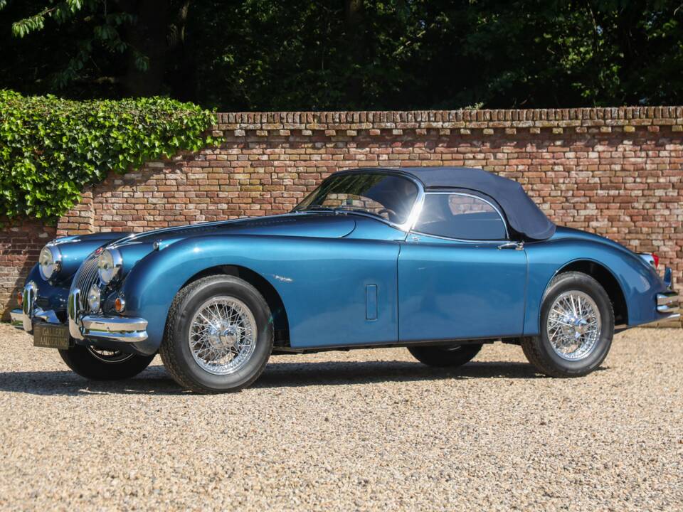 Image 13/50 of Jaguar XK 150 3.4 S OTS (1958)