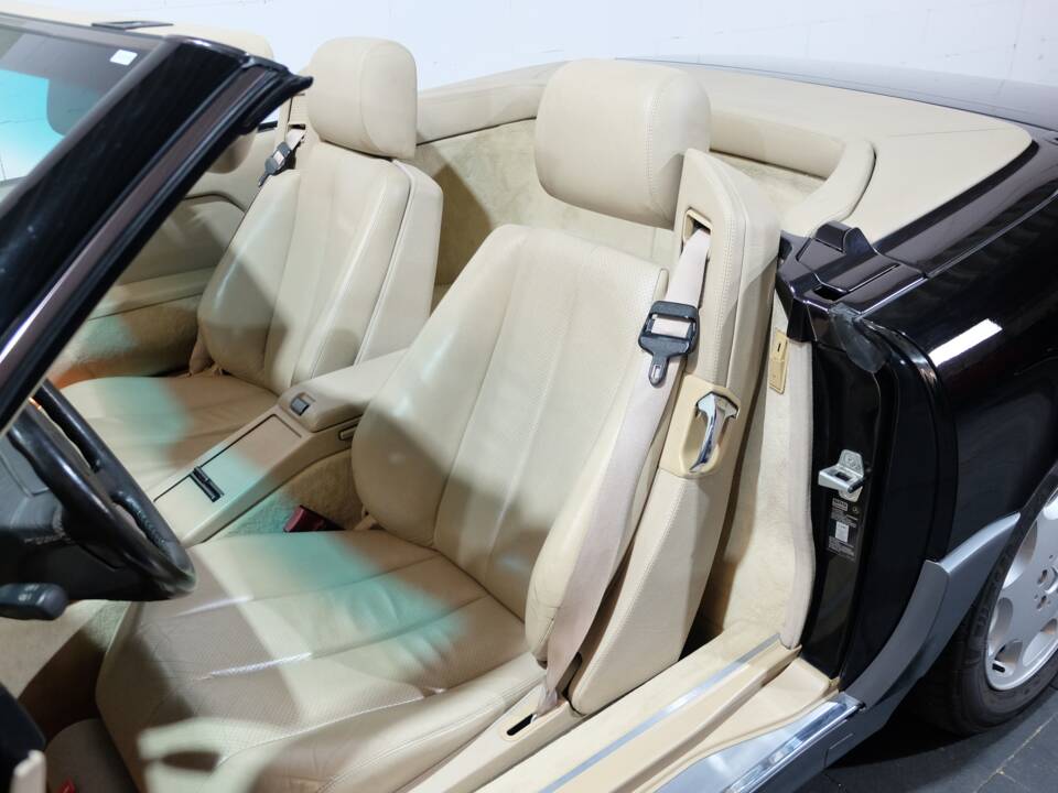 Image 14/26 of Mercedes-Benz 500 SL (1991)