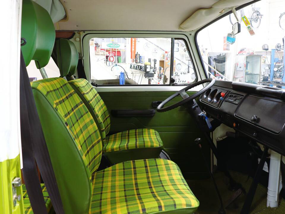 Image 16/25 de Volkswagen T2b Camper (1979)