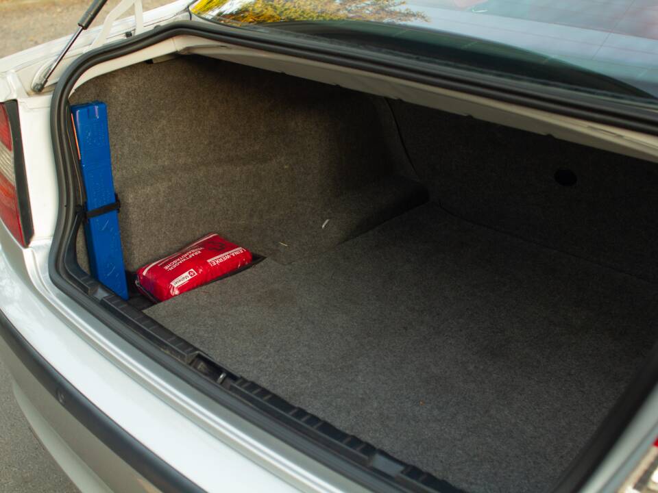 Afbeelding 36/58 van BMW 330i (2002)