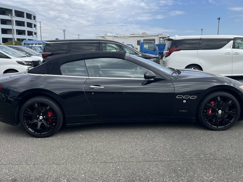 Image 8/42 de Maserati GranCabrio 4.7 (2010)