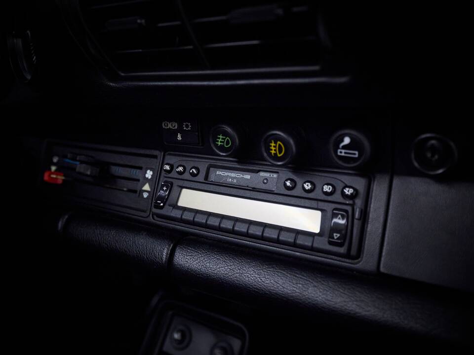 Immagine 74/96 di Porsche 911 Speedster 3.2 (1989)