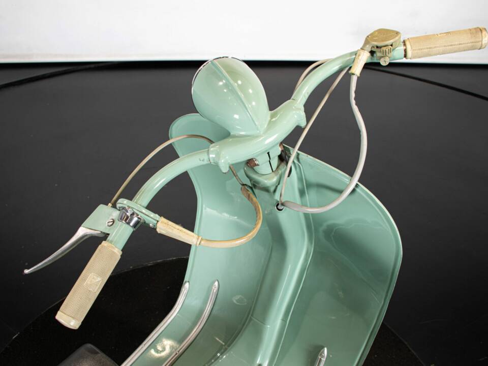 Immagine 38/50 di Piaggio Vespa 125 (1953)