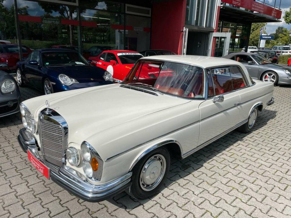 Imagen 1/20 de Mercedes-Benz 220 SE b (1965)