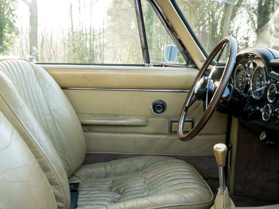 Immagine 29/36 di Aston Martin DB 6 Mk II (1970)