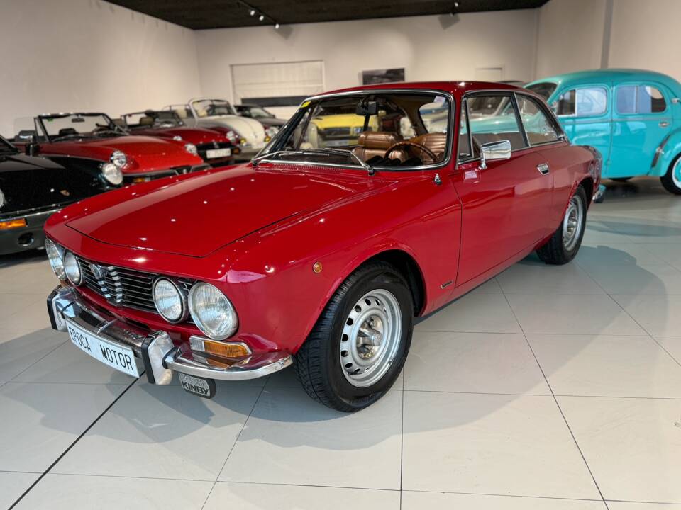 Bild 2/35 von Alfa Romeo 2000 GT Veloce (1973)