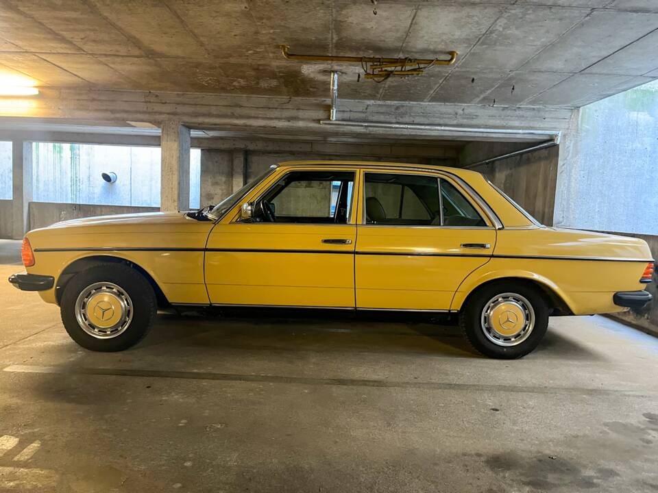 Image 6/139 of Mercedes-Benz 240 D (1978)