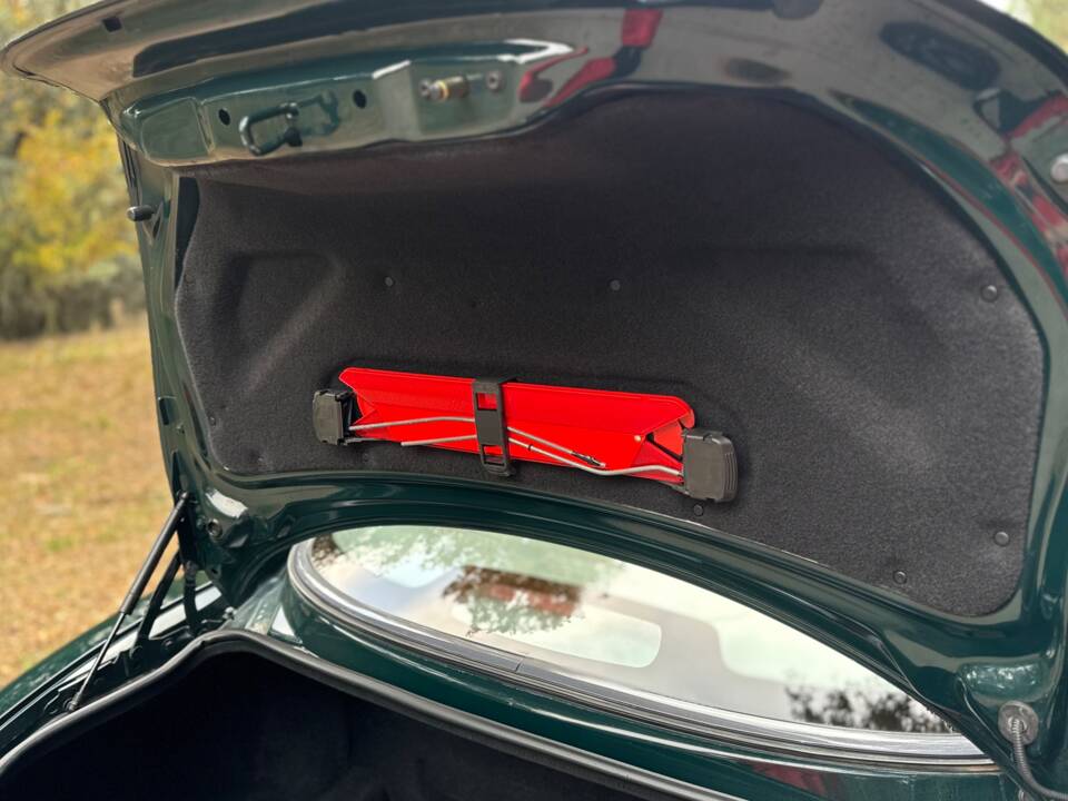 Image 21/40 de Jaguar XKR (1998)