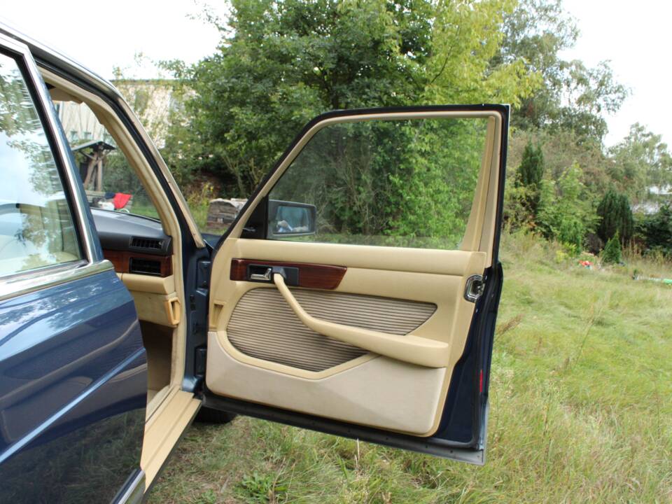 Image 30/51 de Mercedes-Benz 500 SE (1984)