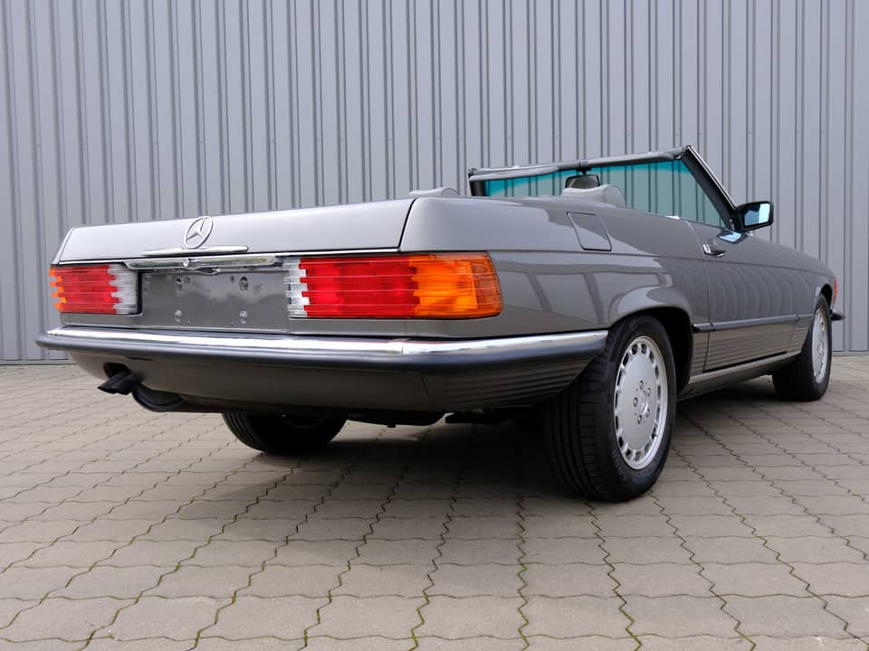 Image 84/96 of Mercedes-Benz 560 SL (1987)