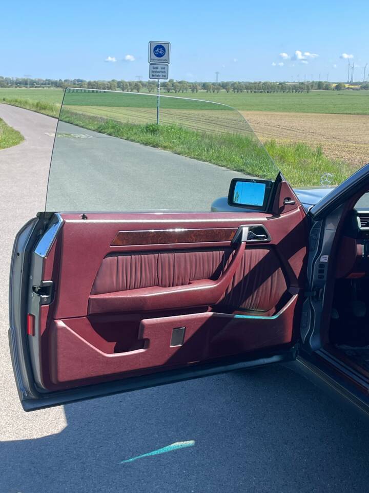 Bild 9/10 von Mercedes-Benz 230 CE (1990)