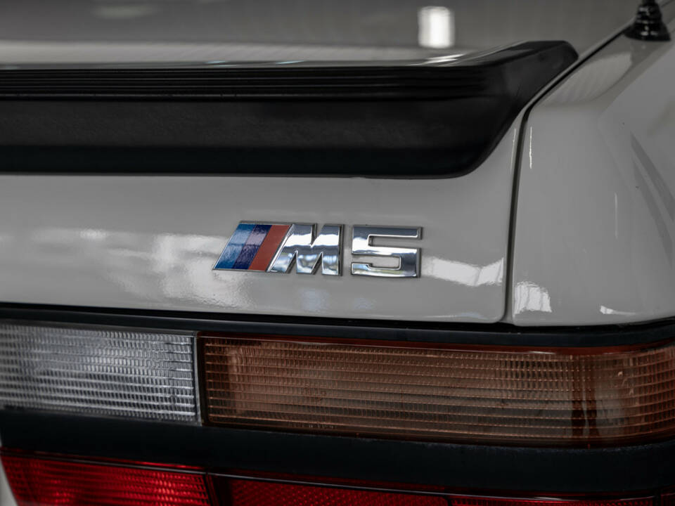 Image 21/23 of BMW M5 (1987)