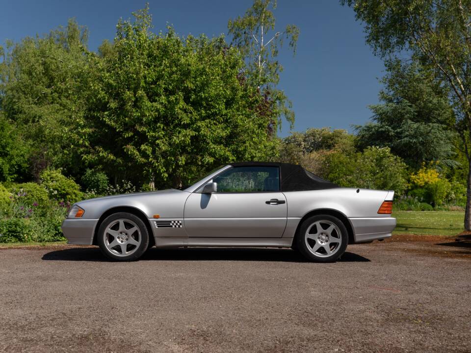 Image 36/50 of Mercedes-Benz SL 320 &quot;Mille Miglia&quot; (1995)