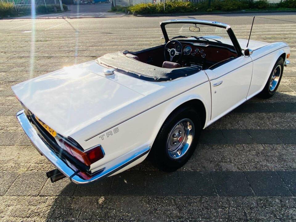 Image 43/50 of Triumph TR 6 (1976)