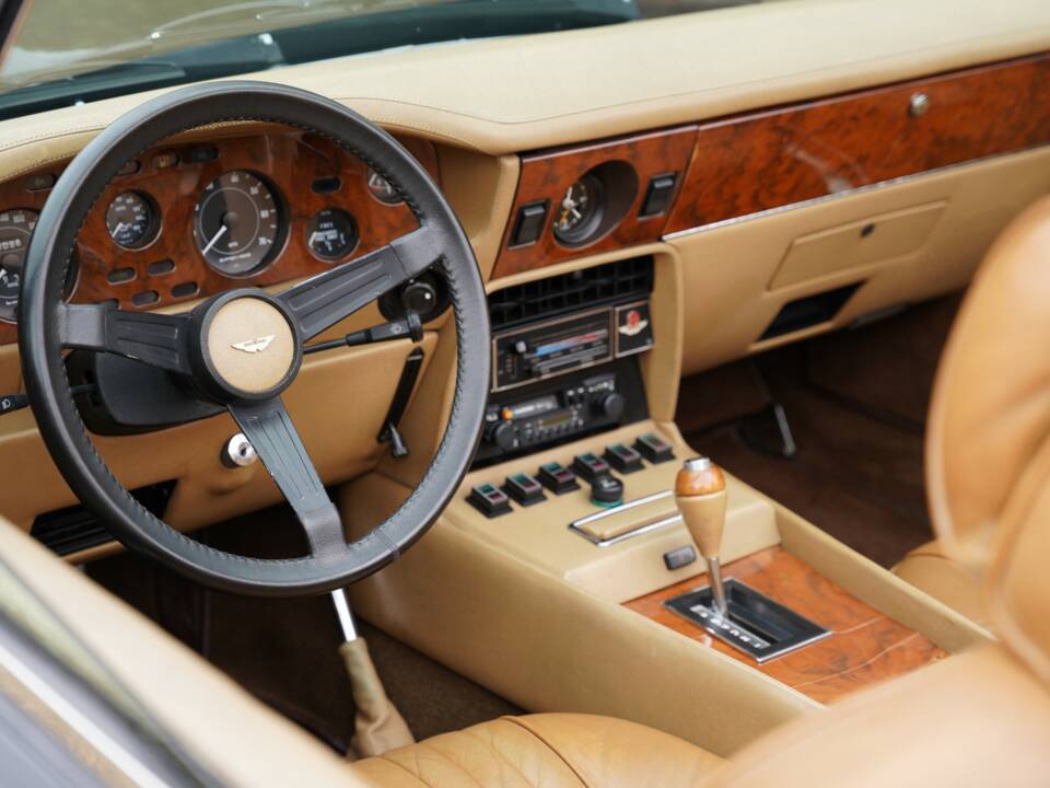 Imagen 45/50 de Aston Martin V8 Volante (1982)