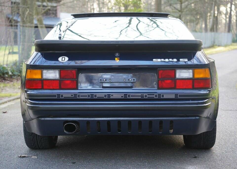 Image 7/8 of Porsche 944 S (1987)
