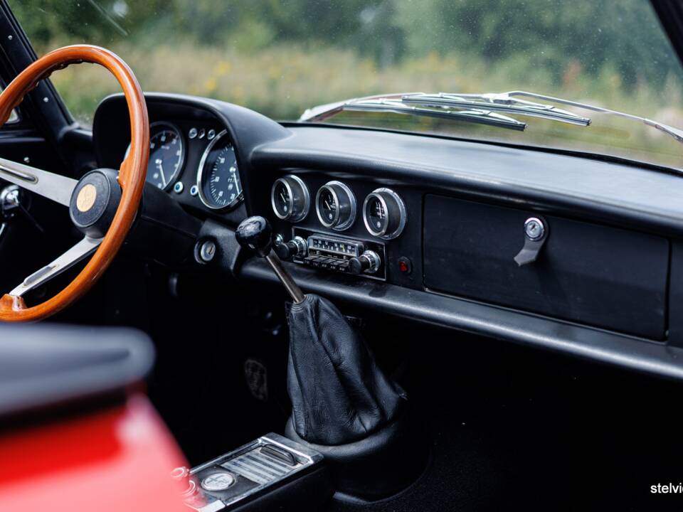 Image 29/44 of Alfa Romeo 1750 Spider Veloce (1969)