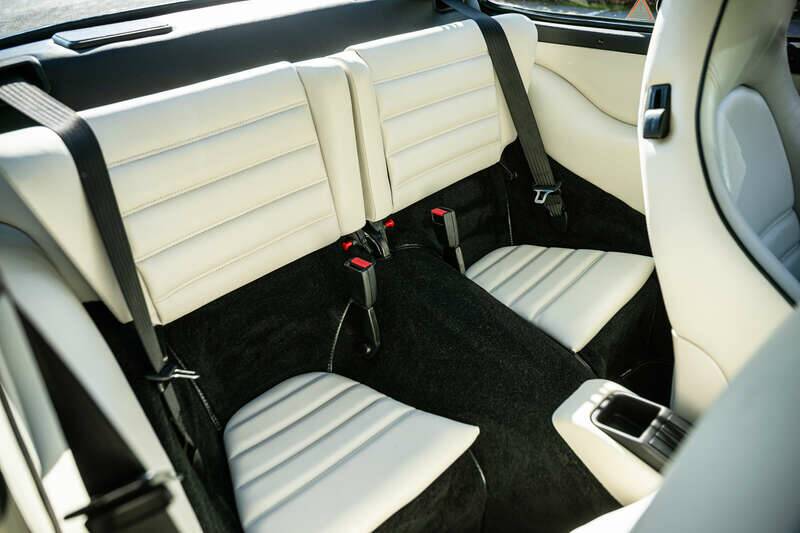Image 29/38 of Porsche 911 Carrera 4 (1990)
