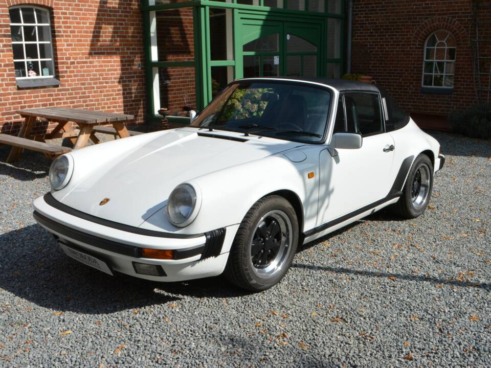 Bild 1/15 von Porsche 911 Carrera 3.2 (1986)